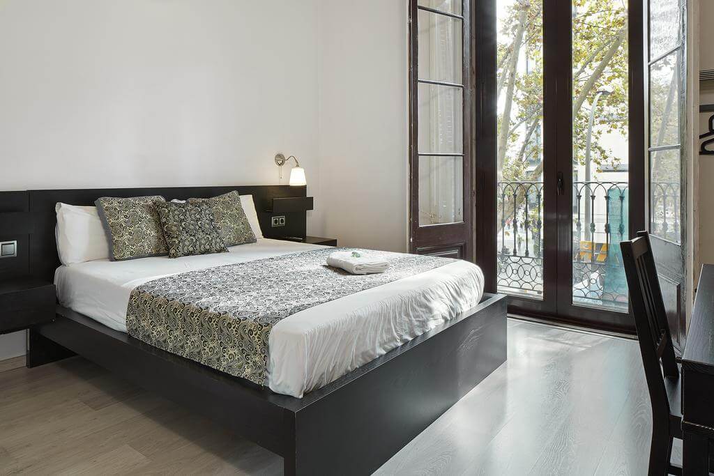 cama-doble-habitacion-doble-superior-brustar-gotic-barcelona-hotel.jpg