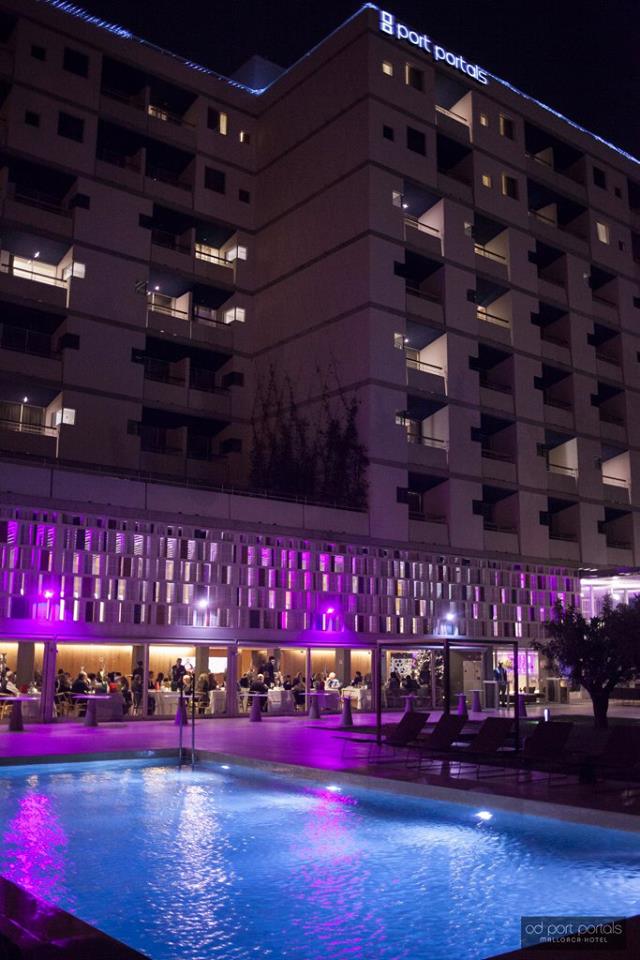 hotel-od-port-portals-exterior-fachada-noche-luces-piscina.jpg