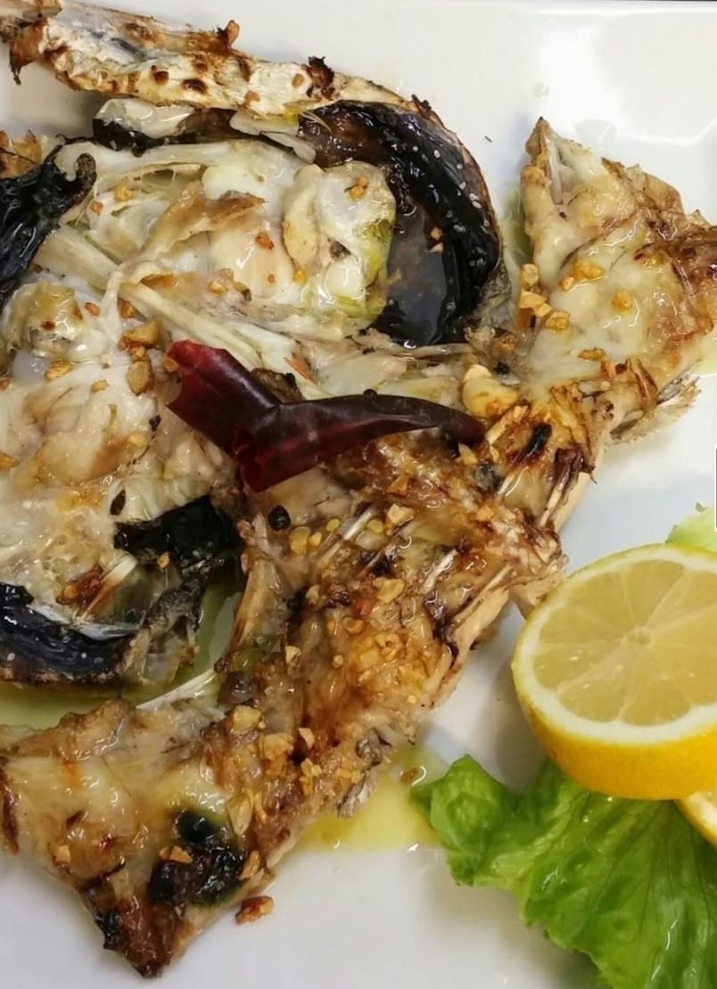 Asador típico vasco en caserío centenario con especialidad en carnes y pescados a la brasa.